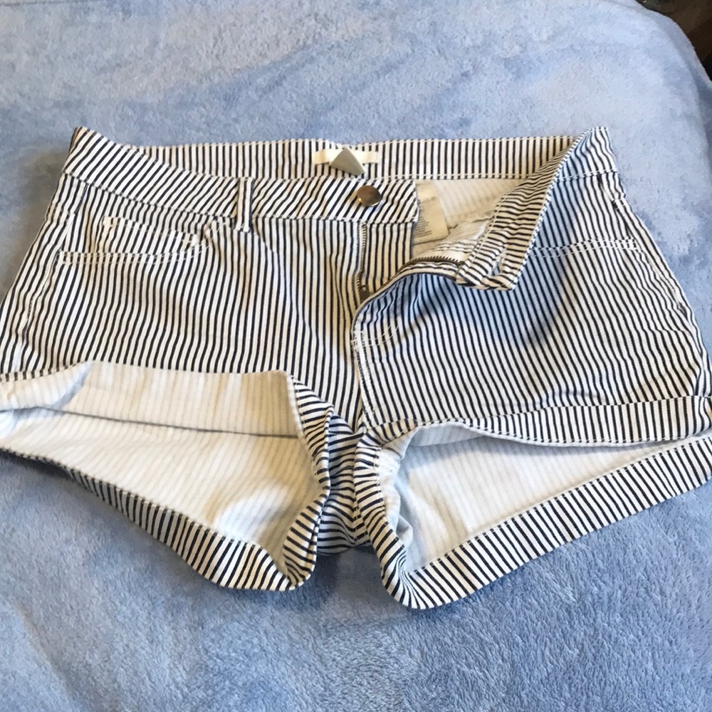 H&M blk/white striped shrtsTODAY ONLY 🇺🇸